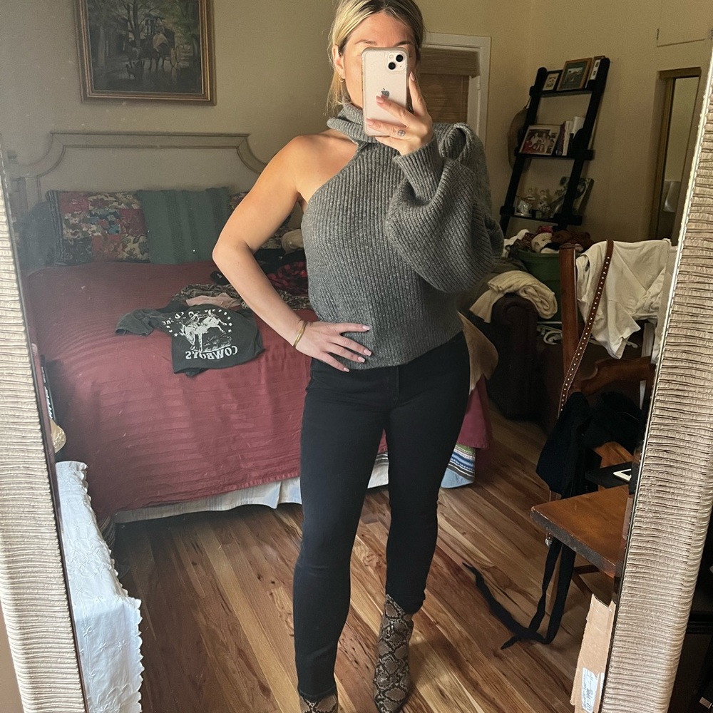 Grey one sleeve turtleneck sweater